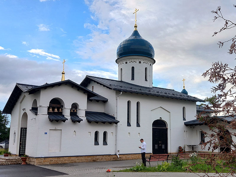 Храм святителя Николая на Арцеуловской аллее г. Санкт-Петербурга