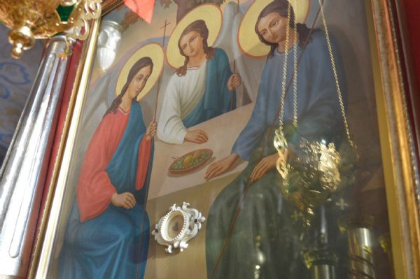 Икона Св. Троицы с частицей Дуба Мамврийского